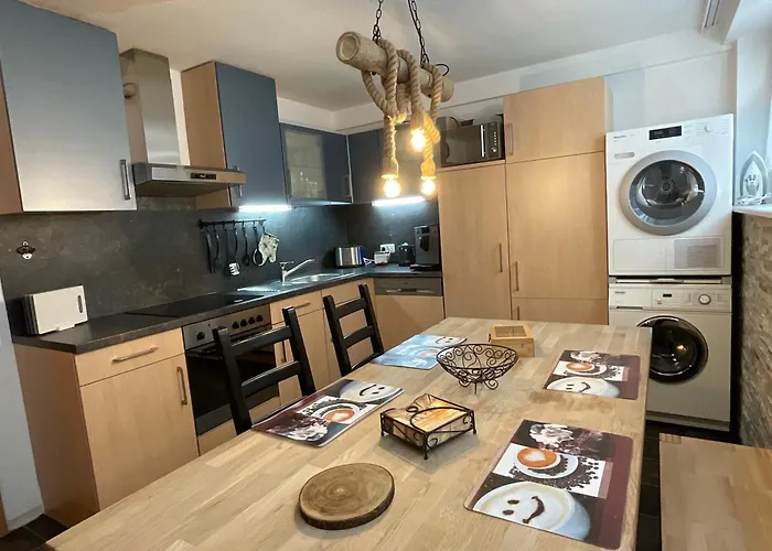 Messe-Apartment, 4 Schlafzimmer, 80 Qm, Garten - 6 Km Zur Messe, Verkehrsguenstig, Ruhig, Parkplaetze