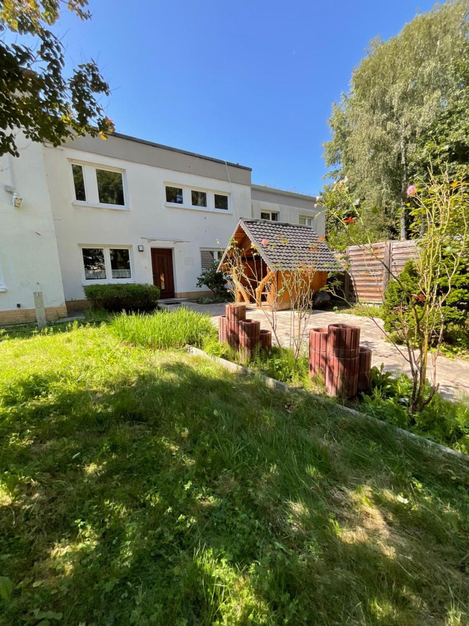 Apartment Messe-apartment, 4 Schlafzimmer, 80 Qm, Garten - 6 Km Zur Messe, Verkehrsguenstig, Ruhig, Parkplaetze *