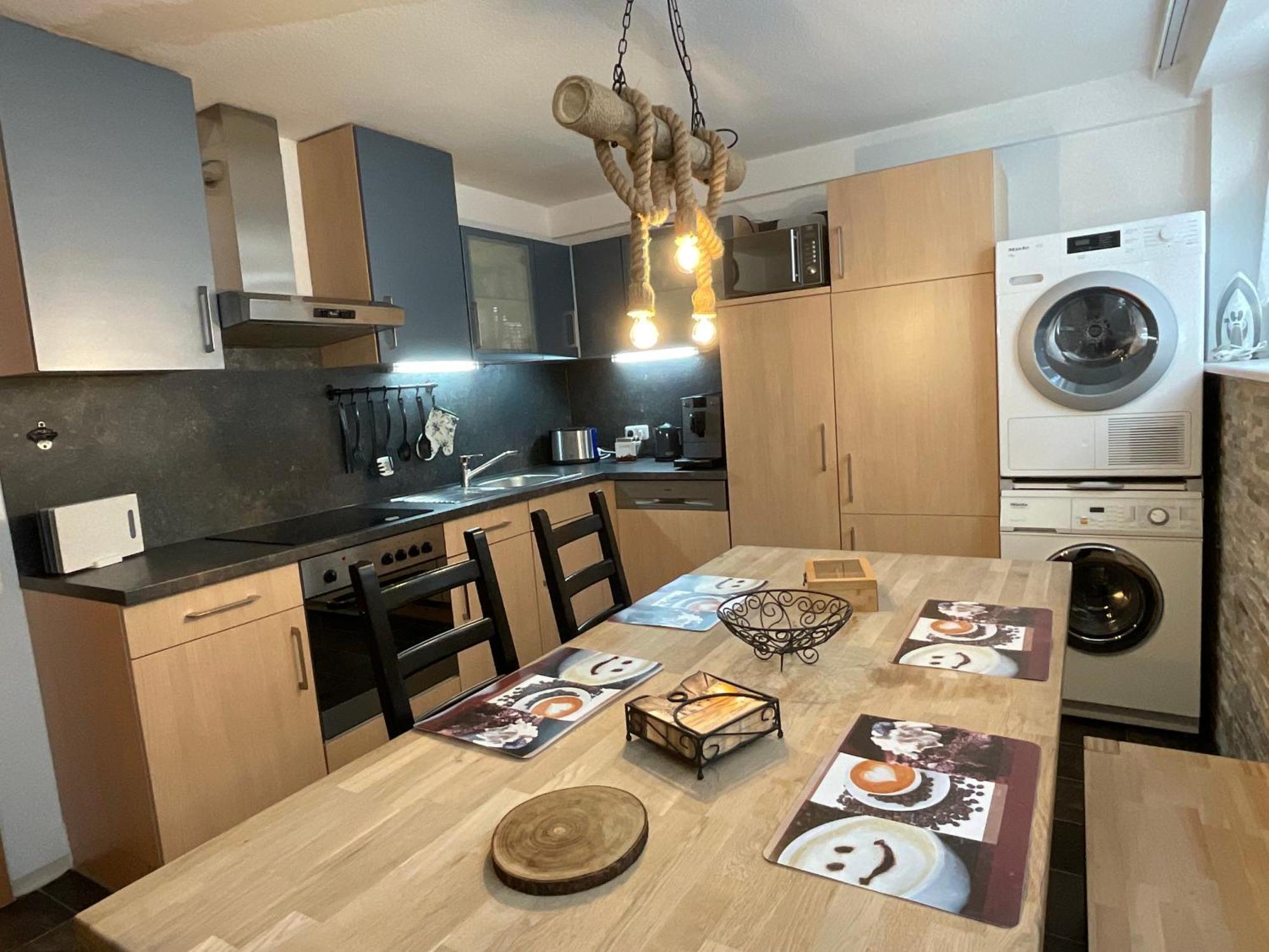 Messe-apartment, 4 Schlafzimmer, 80 Qm, Garten - 6 Km Zur Messe, Verkehrsguenstig, Ruhig, Parkplaetze *