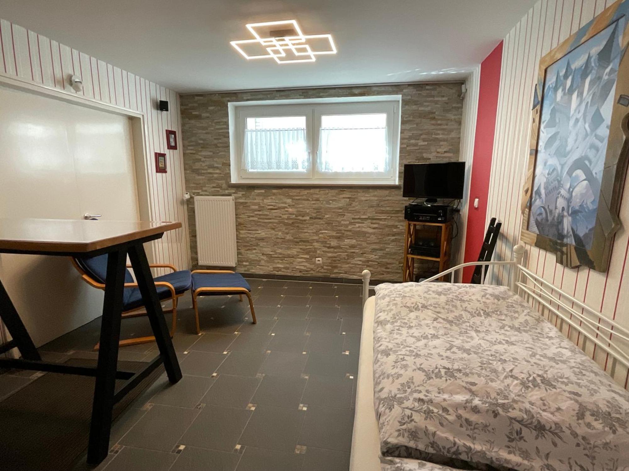 Messe-apartment, 4 Schlafzimmer, 80 Qm, Garten - 6 Km Zur Messe, Verkehrsguenstig, Ruhig, Parkplaetze * Nuremberg