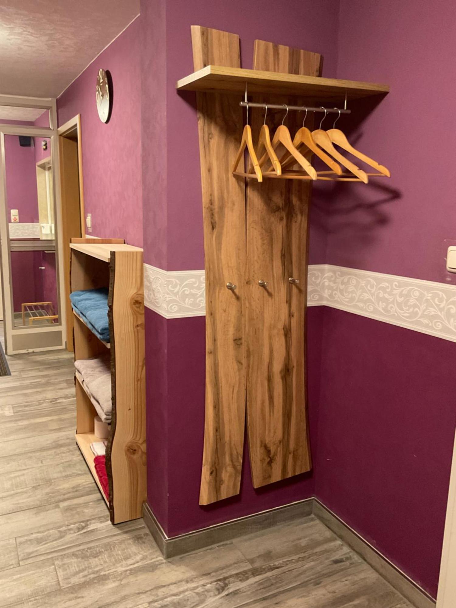 Messe-apartment, 4 Schlafzimmer, 80 Qm, Garten - 6 Km Zur Messe, Verkehrsguenstig, Ruhig, Parkplaetze *