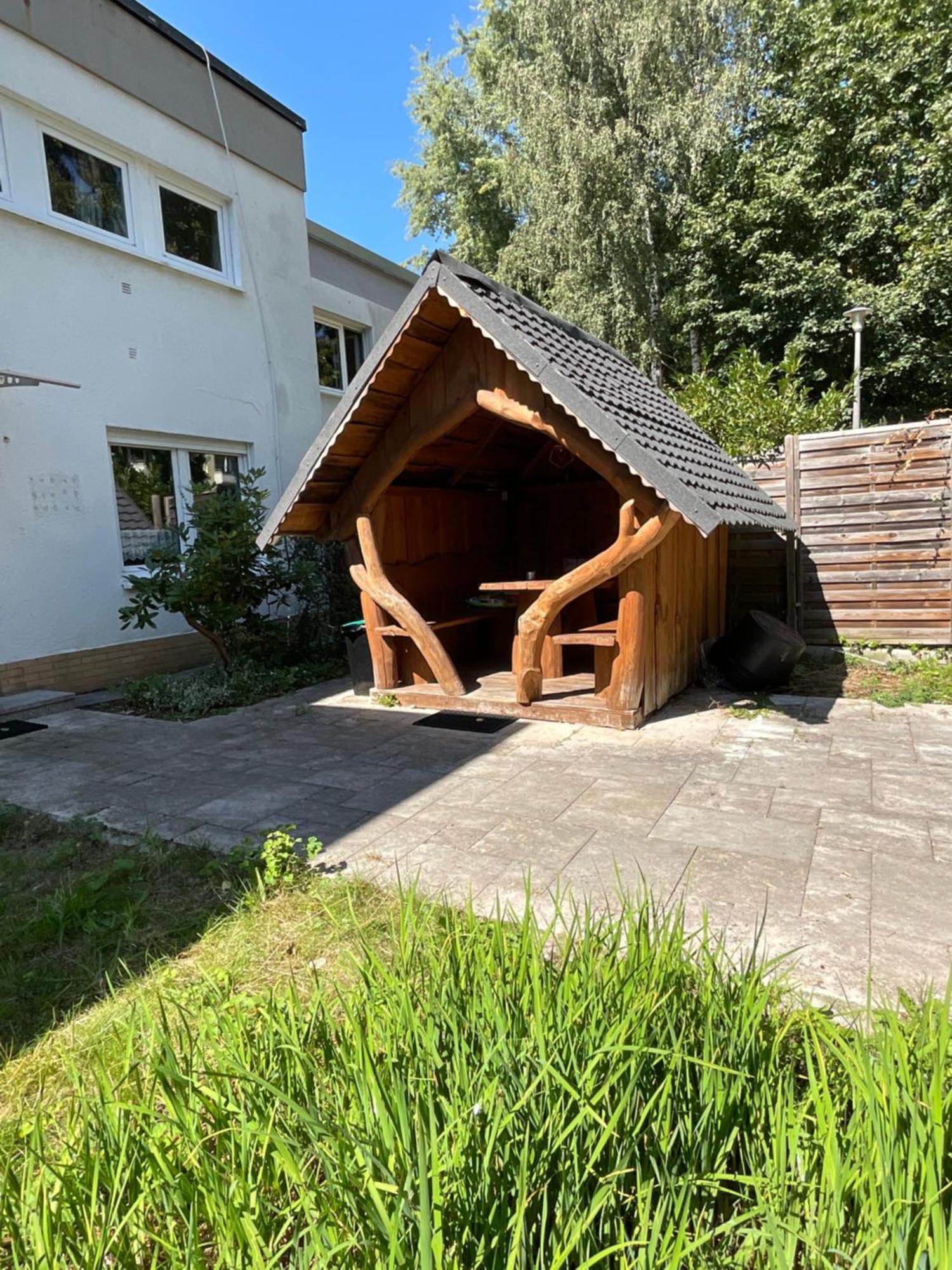Messe-apartment, 4 Schlafzimmer, 80 Qm, Garten - 6 Km Zur Messe, Verkehrsguenstig, Ruhig, Parkplaetze Apartament *